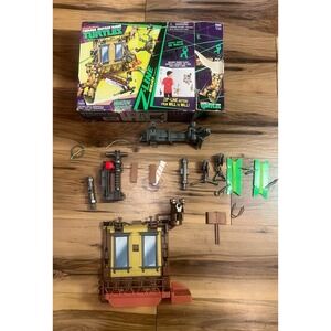 Teenage Mutant Ninja Turtles Z-Line Ninja Billboard Breakout Playset-Incomplete